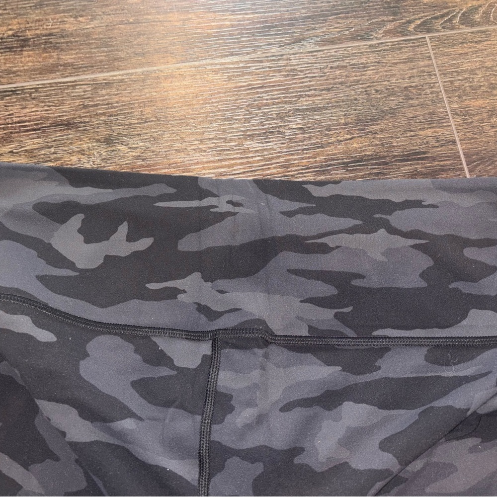 Athleta Black Salutation & Camo Elation 7/8 Set Leggings Size XL - Picture 12 of 14